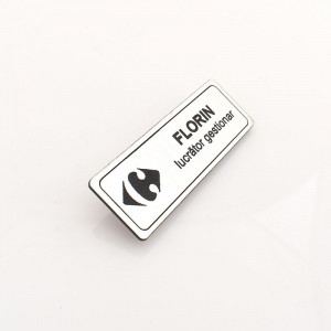 Ecuson Personalizat 2.4x7cm pentru Market cu sistem de prindere - Img 3