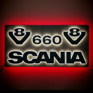Placă Camion PREMIUM Alcantara SCANIA V8 660 – 80x40 cm, Efect 3D, Culori Personalizabile, Stabilizator 12V-24V & Telecomandă