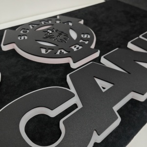 Placă Camion PREMIUM Scania Vabis 80×40 cm din Alcantara – Personalizabilă, Telecomandă Touch, Dimmer și Stabilizator de Tensiune - Img 3
