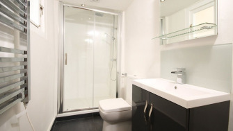 Baie alb-negru – design contemporan, in doua nuante elegante si rafinate!
