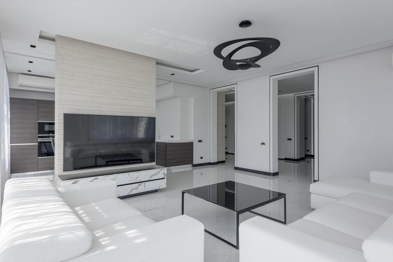 Amenajarea livingului in alb si gri - recomandari generale - aparament modern perete decorativ