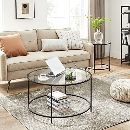 Stilul minimalist in design interior - idei practice de amenajare in stilul minimalist - canapea crem, perne, masuta cafea, covor