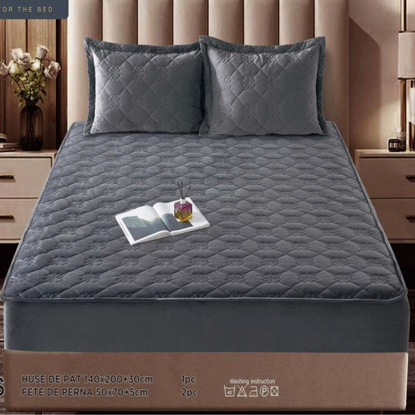 Husa de pat matlasata si 2 fete de perne din catifea, cu elastic, model tip topper, pentru saltea 140x200 cm, gri inchis, HTC-33 - Img 1