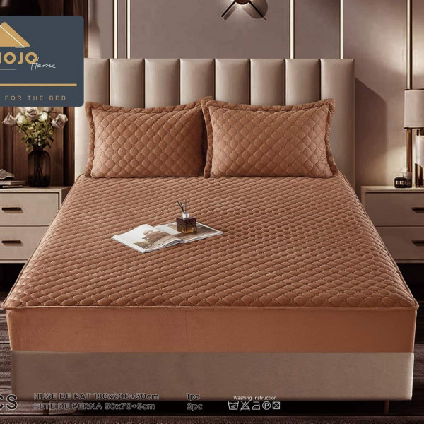 Husa de pat matlasata si 2 fete de perne din catifea, cu elastic, model tip topper, pentru saltea 180x200 cm, maro, HTC-06