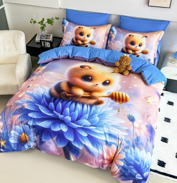 Lenjerie de Pat 5D Finet Albastru „Albină pe Floare” | 6 Piese | Imprimeu Digital | Pat 2 Persoane | JOJO HOME