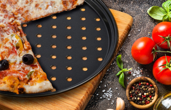 Tava perforata pentru pizza Vanora, Ø26 cm, otel carbon, negru