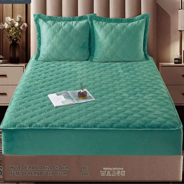 Husa de pat matlasata si 2 fete de perne din catifea, cu elastic, model tip topper, pentru saltea 140x200 cm, turquoise, HTC-28 - Img 1