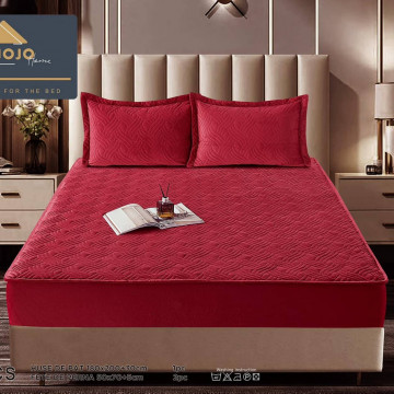 Husa de pat matlasata si 2 fete de perne din catifea, cu elastic, model tip topper, pentru saltea 180x200 cm, rosu, HTC-02 - Img 1