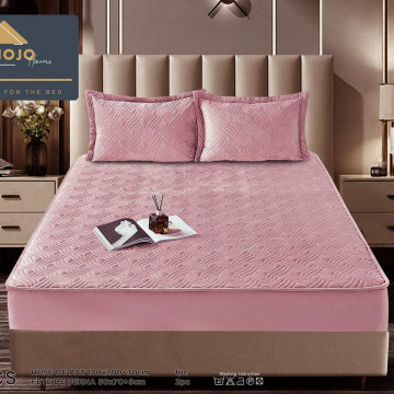 Husa de pat matlasata si 2 fete de perne din catifea, cu elastic, model tip topper, pentru saltea 180x200 cm, roz, HTC-12 - Img 1