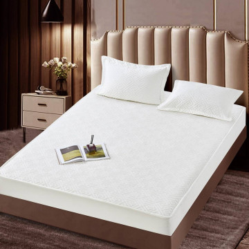 Husa de pat matlasata si 2 fete de perne din catifea, cu elastic, model tip topper, pentru saltea 160x200 cm, alb, HTC-45 - Img 2