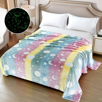 Pătură Cocolino Fluo 200x230 cm multicoloră cu stele și planete fosforescente – moale și călduroasă