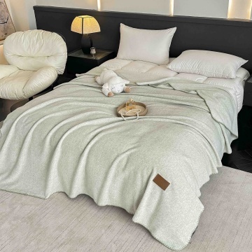 Pătură JoJo Home cu textură de cașmir artificial, 200x230 cm, verde salvie deschis, cu geantă, pcsh-04