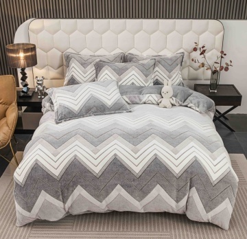 🤍 Lenjerie de Pat Cocolino 4 Piese Gri & Alb | Model Zig-Zag | Cu Elastic | Jojo Home