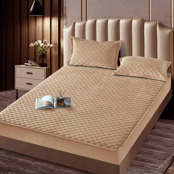 Husa de pat matlasata si 2 fete de perne din catifea, cu elastic, model tip topper, pentru saltea 160x200 cm, bej, HTC-38 - Img 2