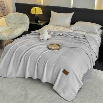 Pătură JoJo Home cu textură de cașmir artificial, 200x230 cm, gri deschis, cu geantă, pcsh-11
