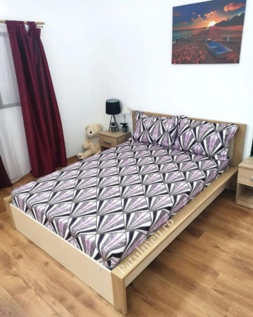 Finet alb si roz pentru pat dublu, husa cu elastic 180x200 cm si perne asortate, HBF-107