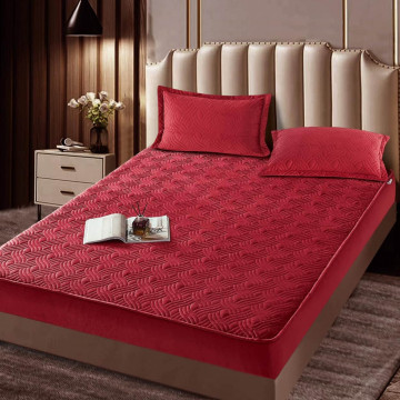 Husa de pat matlasata si 2 fete de perne din catifea, cu elastic, model tip topper, pentru saltea 180x200 cm, rosu, HTC-02 - Img 2