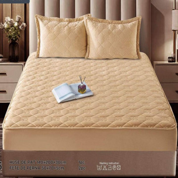 Husa de pat matlasata si 2 fete de perne din catifea, cu elastic, model tip topper, pentru saltea 140x200 cm, bej, HTC-35 - Img 1