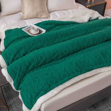 pătură verde cu model tricot și interior alb din blăniță sherpa