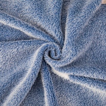 detaliu material Cocolino bleu gros și pufos, prezentând textura moale a țesăturii