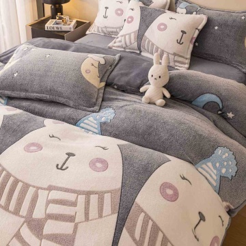 Set lenjerie cocolino pufoasa, cu elastic, pat 2 persoane, 4 piese, alb / gri, LCJE-26 – cadru de catalog cu produsul