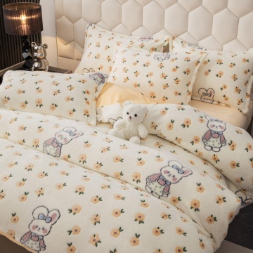 Lenjerie de pat Cocolino 4 piese cu iepurași și flori galbene – 200x230 cm