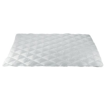 pilota matlasata de culoare alba