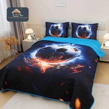 Cuvertură matlasată 5D bleumarin cu minge fotbal în flăcări JOJO HOME – 3 piese