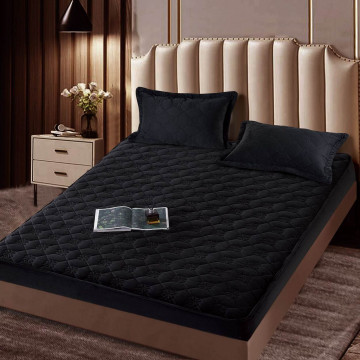 Husa de pat matlasata si 2 fete de perne din catifea, cu elastic, model tip topper, pentru saltea 140x200 cm, negru, HTC-31 - Img 2