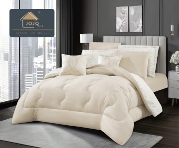 detaliu pilota Jo-Jo Home ivory reversibilă, cu o parte din catifea fină și o parte din blăniță artificială texturată crem deschis