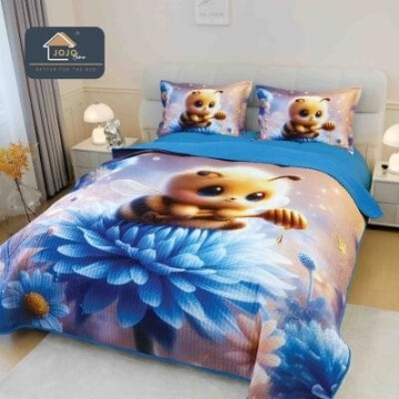 Cuvertură matlasată 5D albastră cu albinuta pe floare JOJO HOME – 3 piese