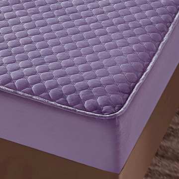 Husa de pat matlasata si 2 fete de perne din catifea, cu elastic, model tip topper, pentru saltea 180x200 cm, mov, HTC-10 - Img 4