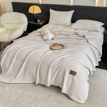 Pătură JoJo Home cu textură de cașmir artificial, 200x230 cm, bej rozaliu, cu geantă, pcsh-03