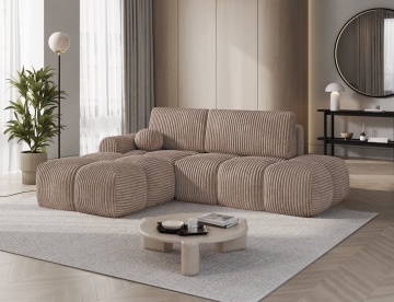 colțar Vittario bej taupe din material reiat în living luminos cu plantă decorativă
