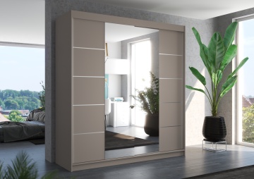 Dulap Dalmatia 200 cm culoare cașmir cu două uși glisante, oglindă centrală și inserții decorative argintii, amplasat într-un dormitor modern cu plantă decorativă