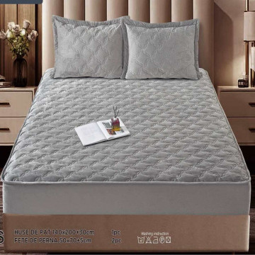 Husa de pat matlasata si 2 fete de perne din catifea, cu elastic, model tip topper, pentru saltea 140x200 cm, gri, HTC-32 - Img 1