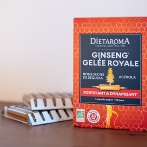 Supliment natural BIO cu Ginseng, Lăptișor de Matcă și Acerola – formulă energizantă și vitalizanta