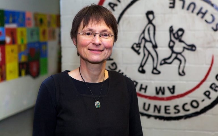 Susanne Orosz, autoarea cărții "Există apă în deșert?": Poveștile te deschid emoțional, te fac curios