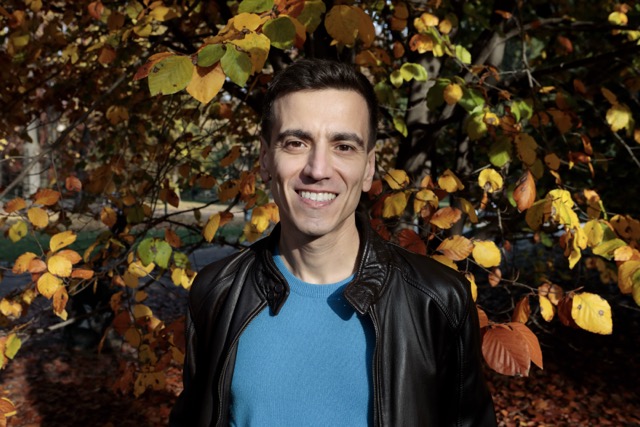 Andrea Franzoso, autor Cu pumnii strânși: Copiii au nevoie de adulți care să-i ghideze