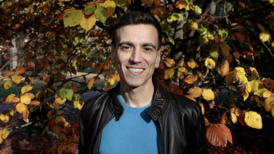 Andrea Franzoso, autor Cu pumnii strânși: Copiii au nevoie de adulți care să-i ghideze