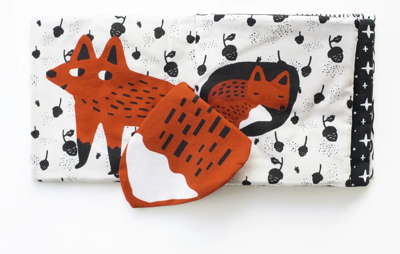 Prima mea carte textila cu fosnete – Animale din padure - imagine 4