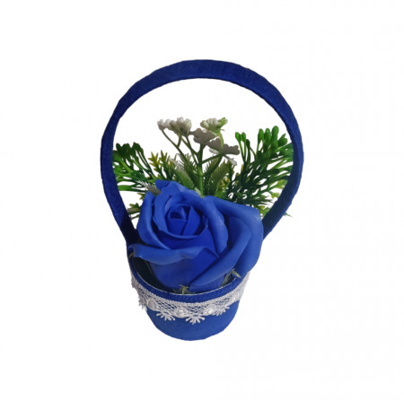 Aranjament floral superb lucrat manual cu un trandafir de sapun X54