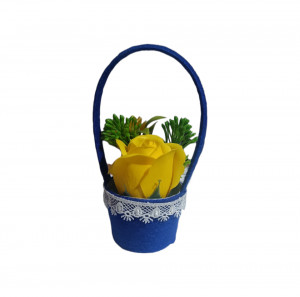 Aranjament floral superb lucrat manual cu un trandafir de sapun X36