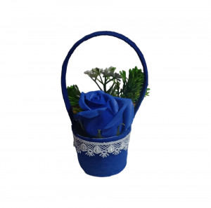 Aranjament floral superb lucrat manual cu un trandafir de sapun X58