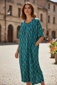 Rochie larga de dama pentru dame cu forme