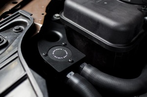 Mishimoto BMW E9X 3-Series N55 Baffled Oil Catch Can, 2011-2013 - Img 6