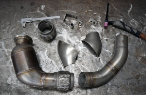 Supersprint Turbo downpipe kit + Metallic catalytic converter RightAccepts the stock "Cat.-Back" system 989221