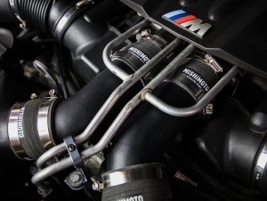 Mishimoto 12-16 BMW F10 M5 Intercooler Pipe Kit, Micro Wrinkle Black - Img 2