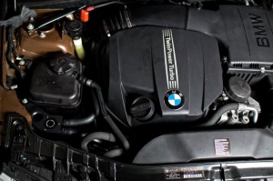 Mishimoto BMW E9X 3-Series N55 Baffled Oil Catch Can, 2011-2013 - Img 5