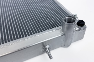 R32 Skyline GT-R/GTS High-Performance All-Aluminum Radiator - Silver - Img 4
